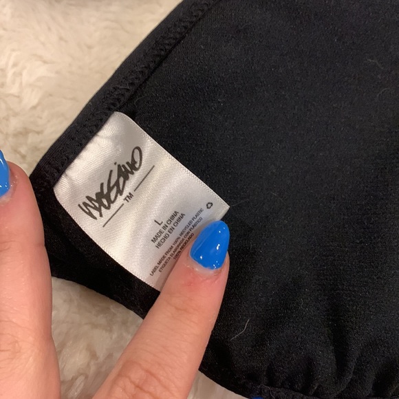 Mossimo L Triangle top - Picture 4 of 4